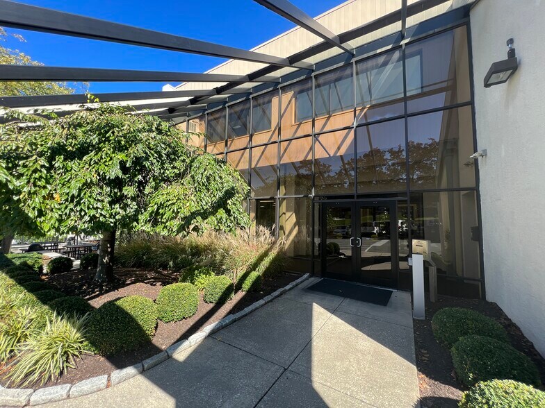 More Photos Of 16 Industrial Blvd, Paoli Office For Sale