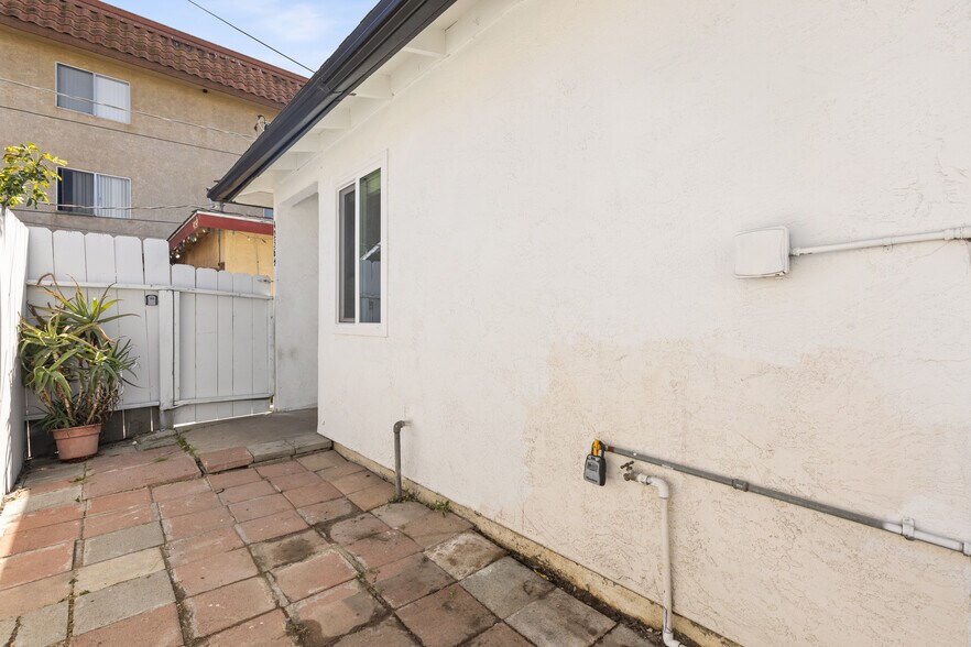 More Photos Of 4236 1/2 41st St, San Diego Apartments For Sale
