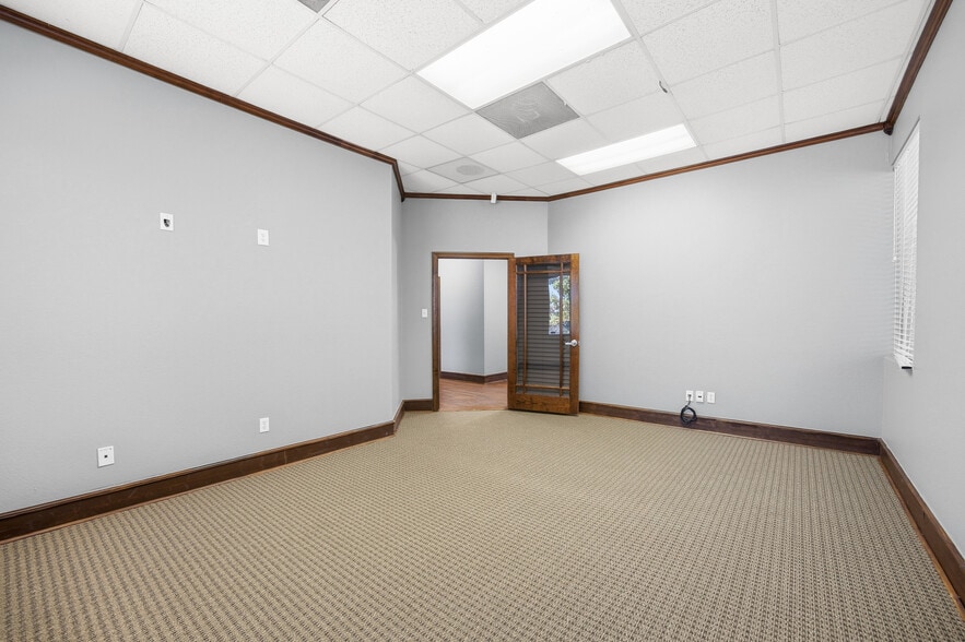 More Photos Of 120 S Village Center Rd, Southlake Office For Lease