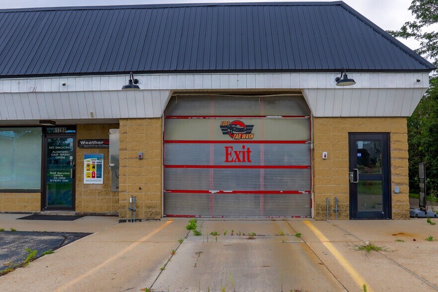 More Photos Of 1200 Janesville Ave, Fort Atkinson Carwash For Sale