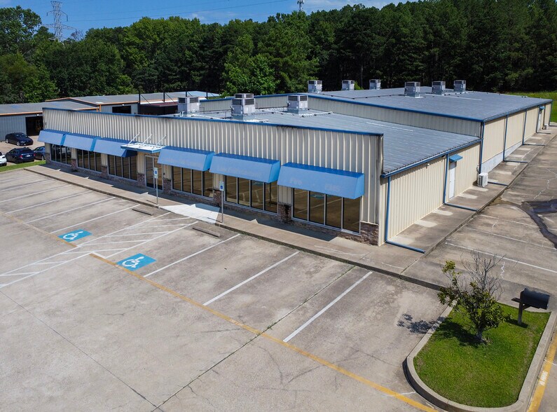 More Photos Of 4285 Hwy 31 W, Tyler Showroom For Lease