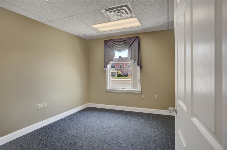 More Photos Of 1137 Kennebec Dr, Chambersburg Office For Sale