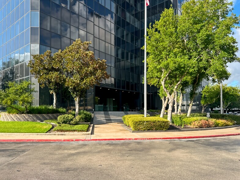 More Photos Of 13201 Northwest Fwy, Houston Coworking Space