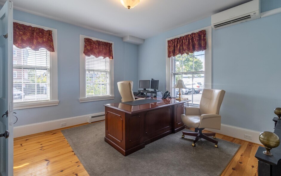 More Photos Of 110 Chapel St, Portsmouth Office For Lease