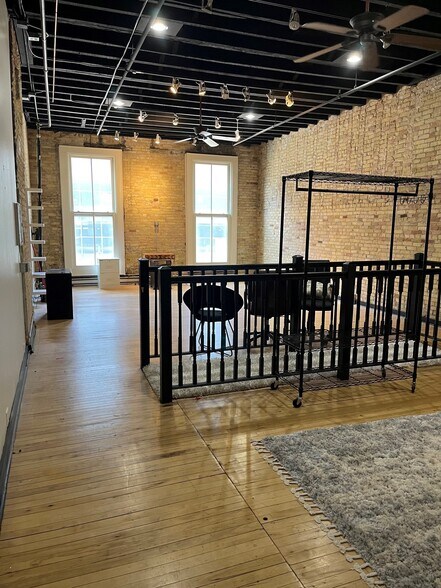 More Photos Of 518-522 N Water St, Milwaukee Storefront Retail Office For Sale