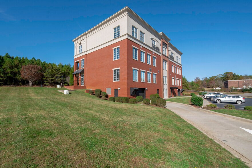 More Photos Of 19720 Jetton Rd, Cornelius Office For Lease