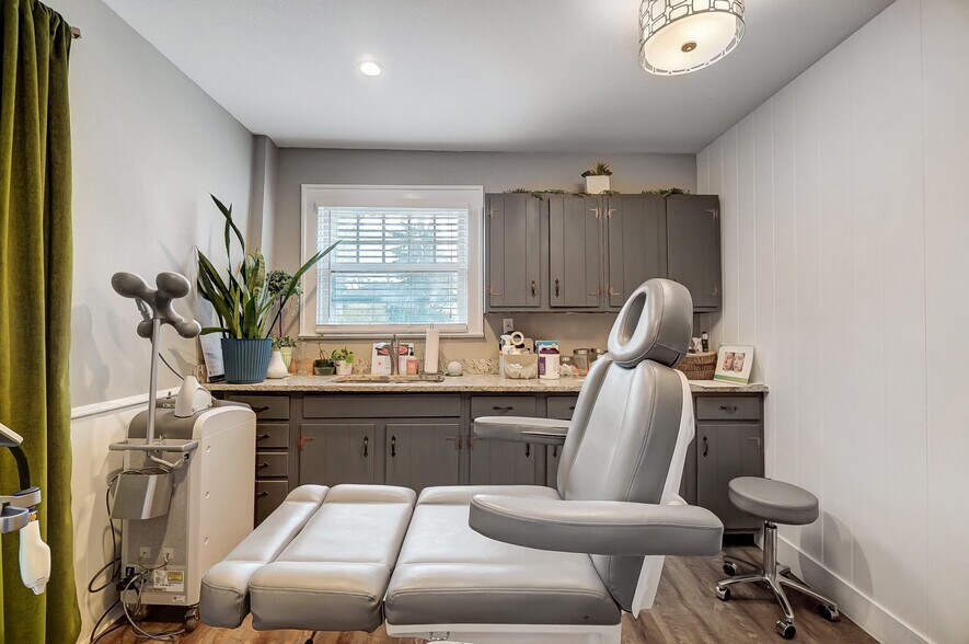 More Photos Of 140 W Front St, Perrysburg Office For Sale