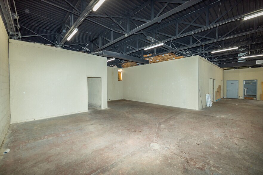 More Photos Of 1016-1020 N 10th St, Kansas City Light Distribution For Sale