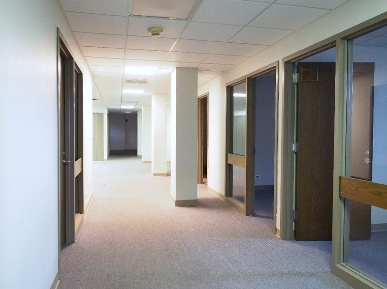 More Photos Of 329-331 S York Rd, Bensenville Daycare Center For Lease