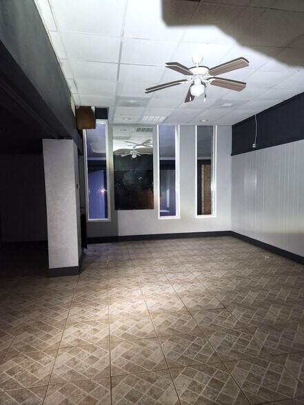 More Photos Of 3653 Victory Dr, Columbus Restaurant For Sale