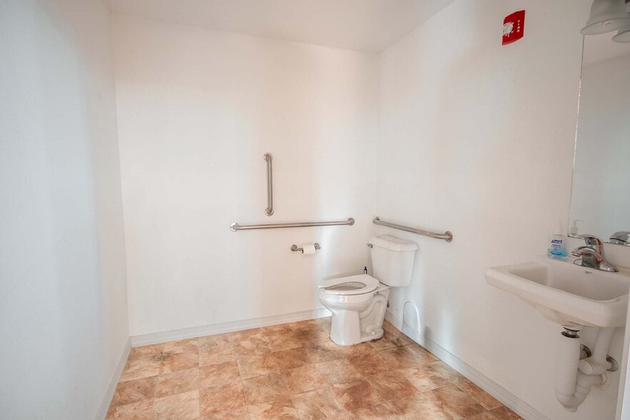 More Photos Of 7011 Beach Dr SW, Ocean Isle Beach Freestanding For Sale