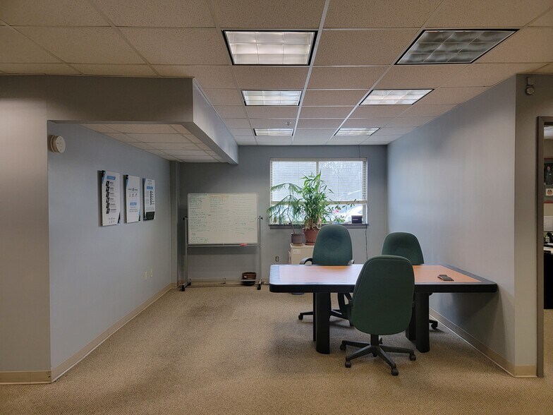 More Photos Of 85-101 Katrine Ln, Lake Katrine Warehouse For Lease