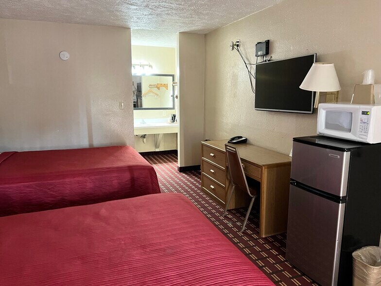 More Photos Of 1103 E B St, McCook Hotel For Sale
