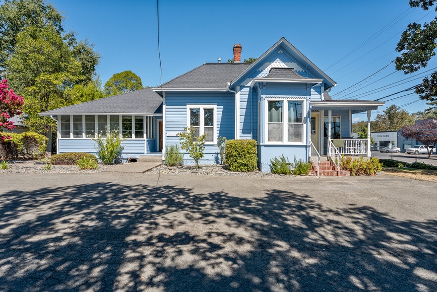 Primary Photo Of 704 N State St, Ukiah Medical For Sale