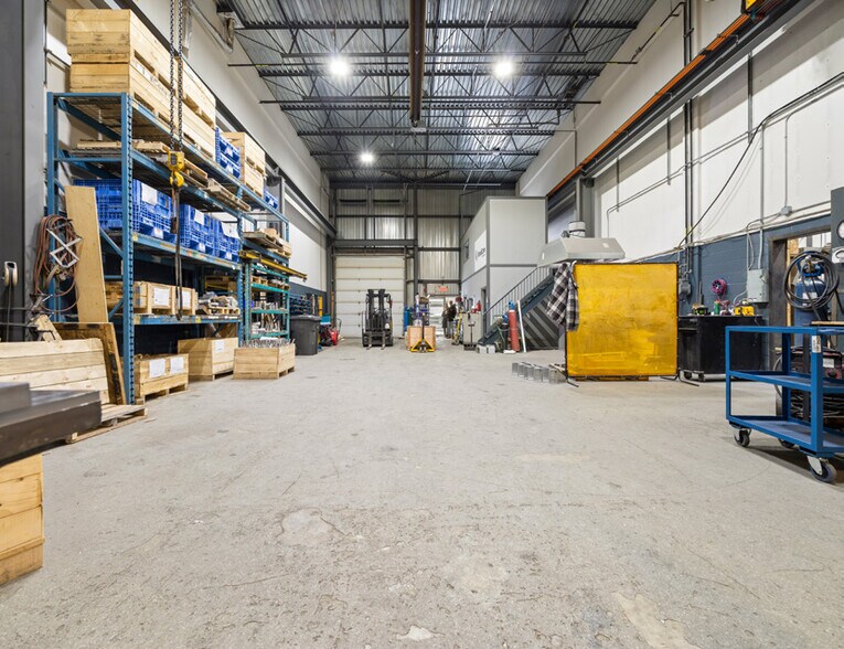 More Photos Of 8100-8118 Rue Charles-Édouard-Renaud, Terrebonne Warehouse For Sale