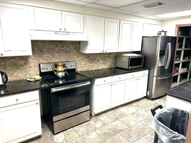 More Photos Of 940 S Winter Park Dr, Casselberry General Retail For Sale