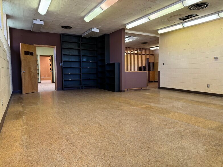 More Photos Of 202 N Jefferson St, Mount Pleasant Medical For Sale