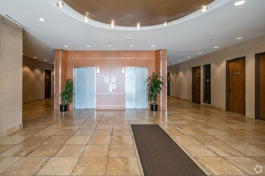 More Photos Of 18601 Lyndon B Johnson Fwy, Mesquite Office For Lease