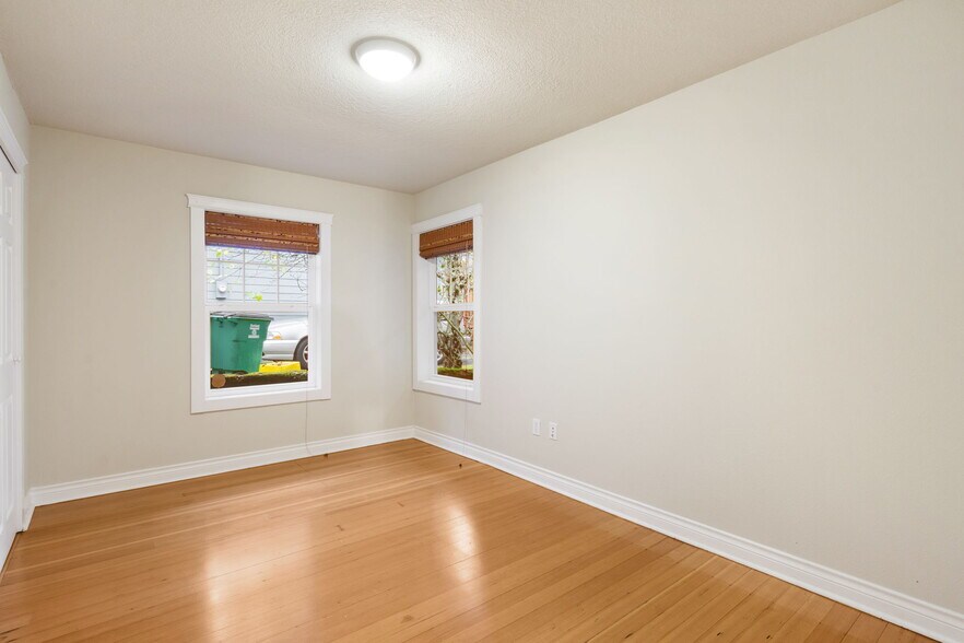 More Photos Of 7307 SW Capitol Hwy, Portland Office Residential For Sale