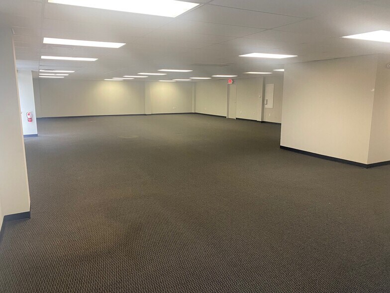 More Photos Of 8205 Estates Pky, Plain City Warehouse For Lease