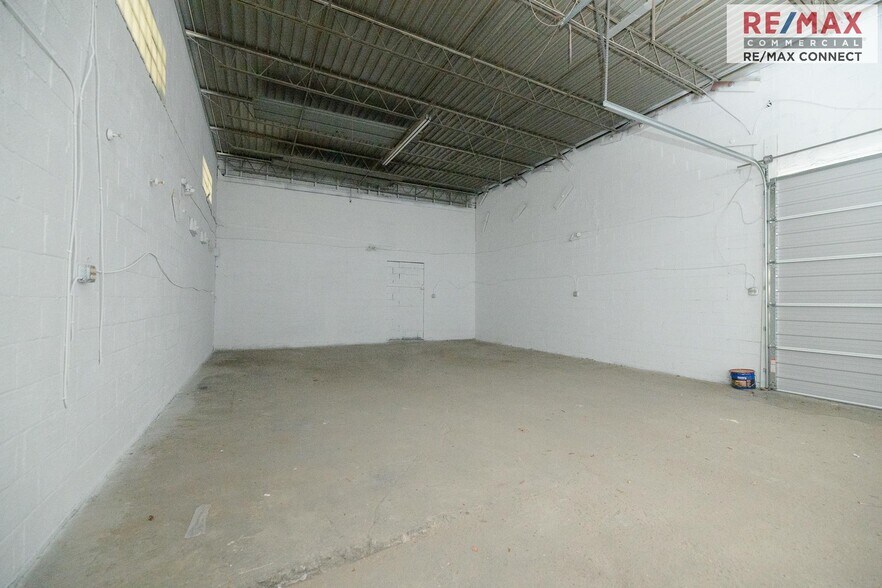 More Photos Of 2850 Cromwell Rd, Norfolk Warehouse For Sale