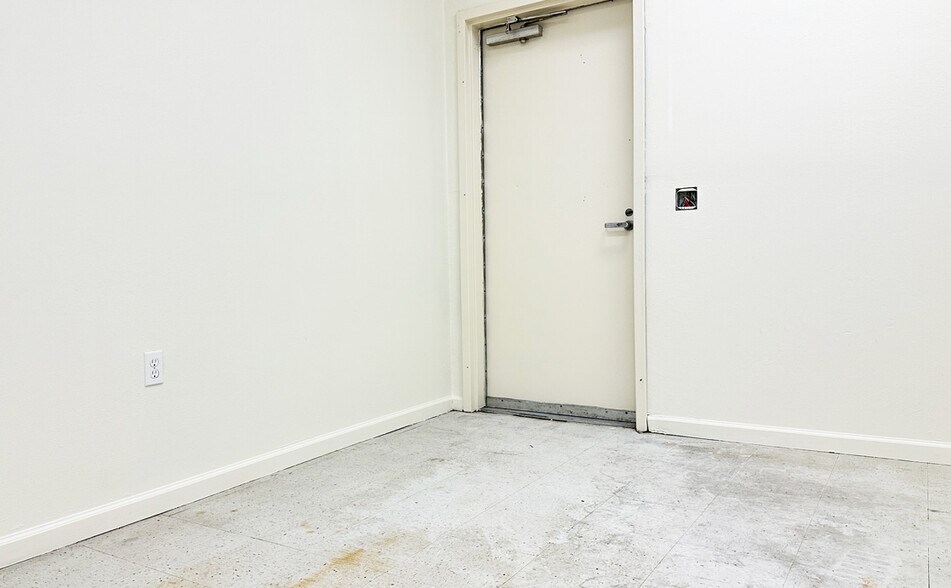 More Photos Of 37981 Niles, Fremont Freestanding For Lease