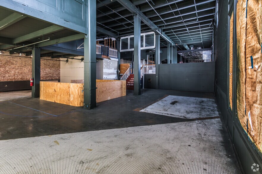 More Photos Of 409 S Main St, Memphis General Retail For Sale