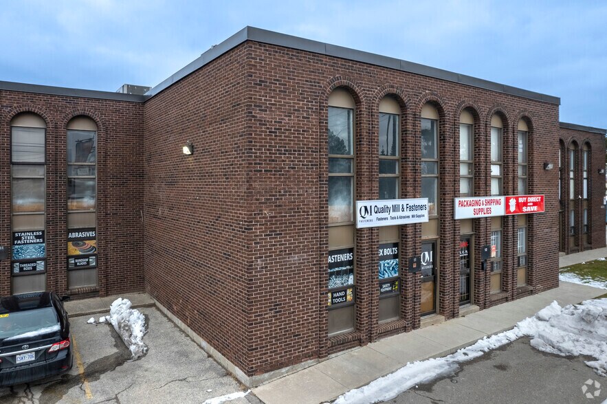 More Photos Of 4476-4478 Chesswood Dr, Toronto Warehouse For Lease