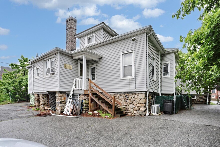 More Photos Of 22 S Madison Ave, Spring Valley Office For Sale