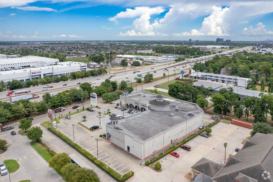 More Photos Of 14755 North Fwy, Houston General Retail For Lease