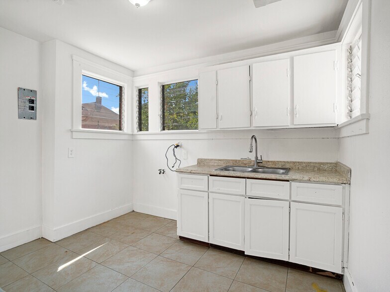 More Photos Of 2201 Trinity St, Los Angeles Apartments For Sale