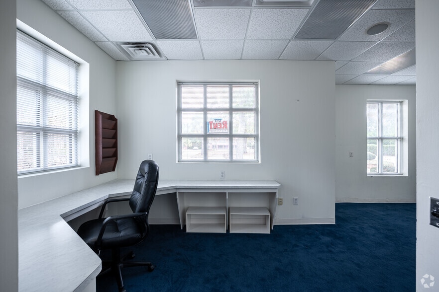 More Photos Of 1037 Chuck Dawley Blvd, Mount Pleasant Office Residential For Lease