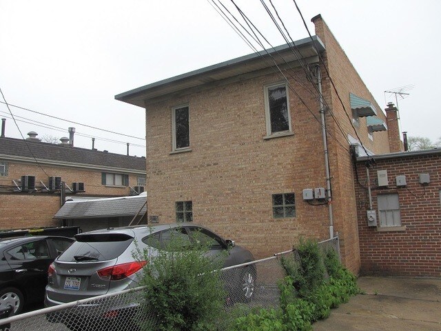 More Photos Of 6444 N Central Ave, Chicago Office For Sale