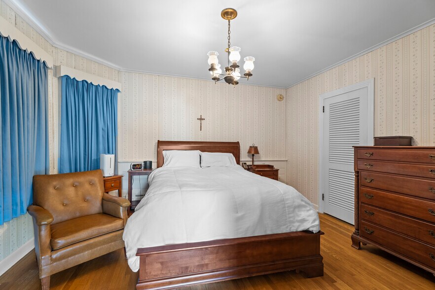 More Photos Of 32 E Main St, Mystic Office For Sale