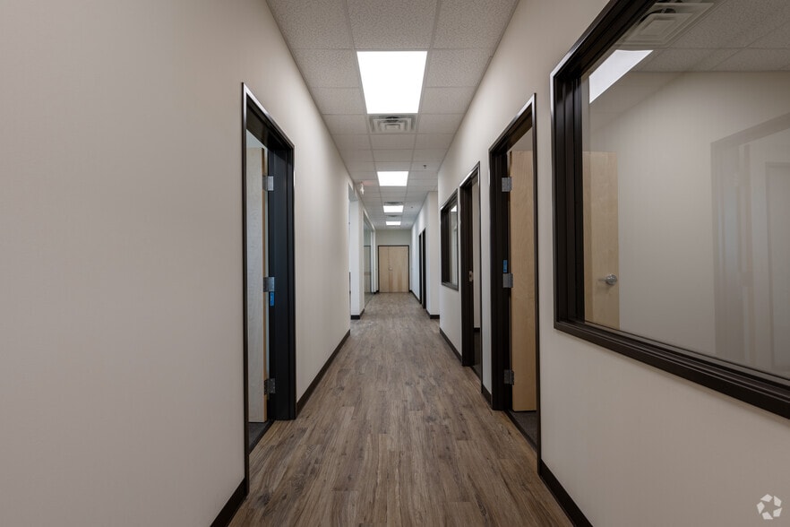 More Photos Of 1320 Arrow Point Dr, Cedar Park Unknown For Lease