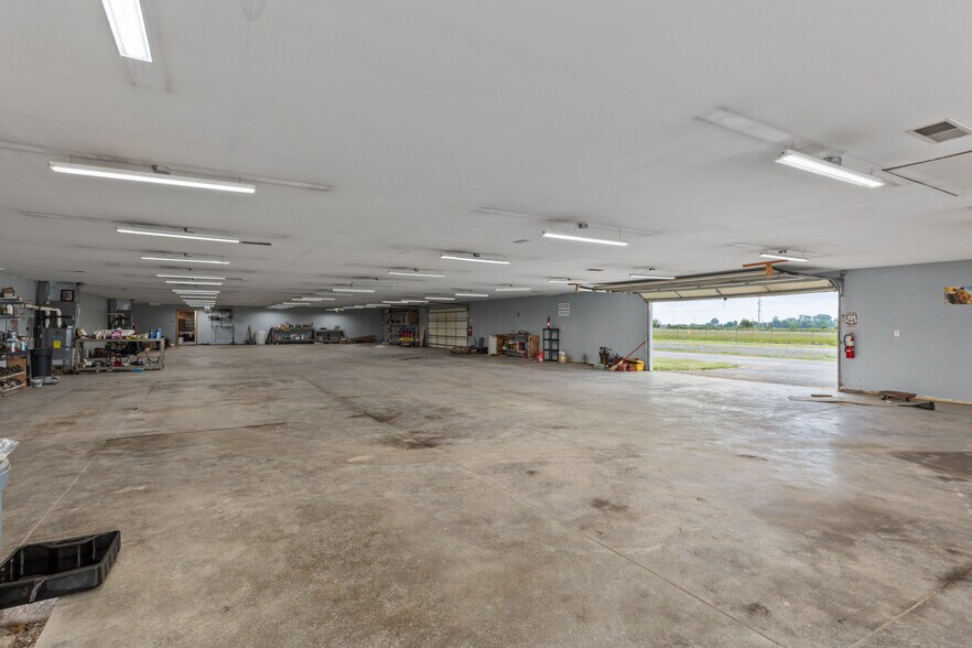 More Photos Of 2149 E Frontage Rd, Staunton Auto Dealership For Sale