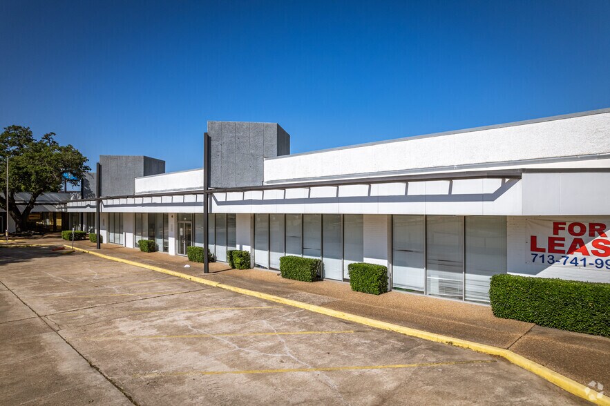 More Photos Of 6400 Southwest Fwy, Houston General Retail For Sale