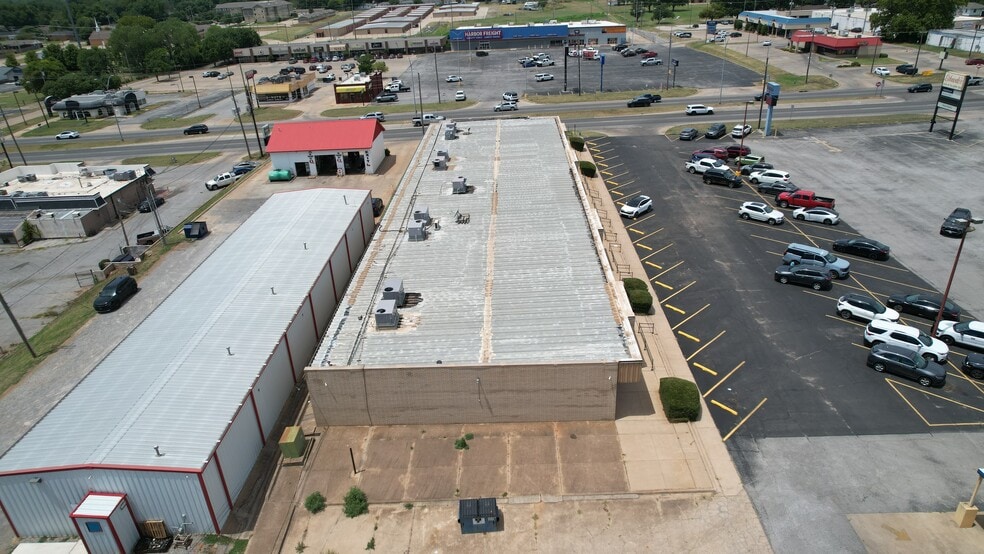 More Photos Of 1214 N Highway 81, Duncan Office For Lease