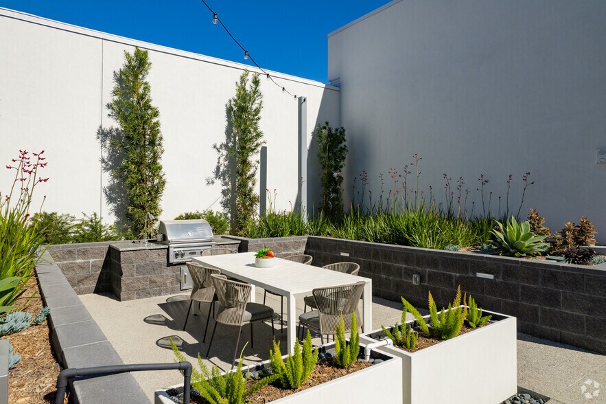 More Photos Of 2801 Sunset Pl, Los Angeles Apartments For Lease