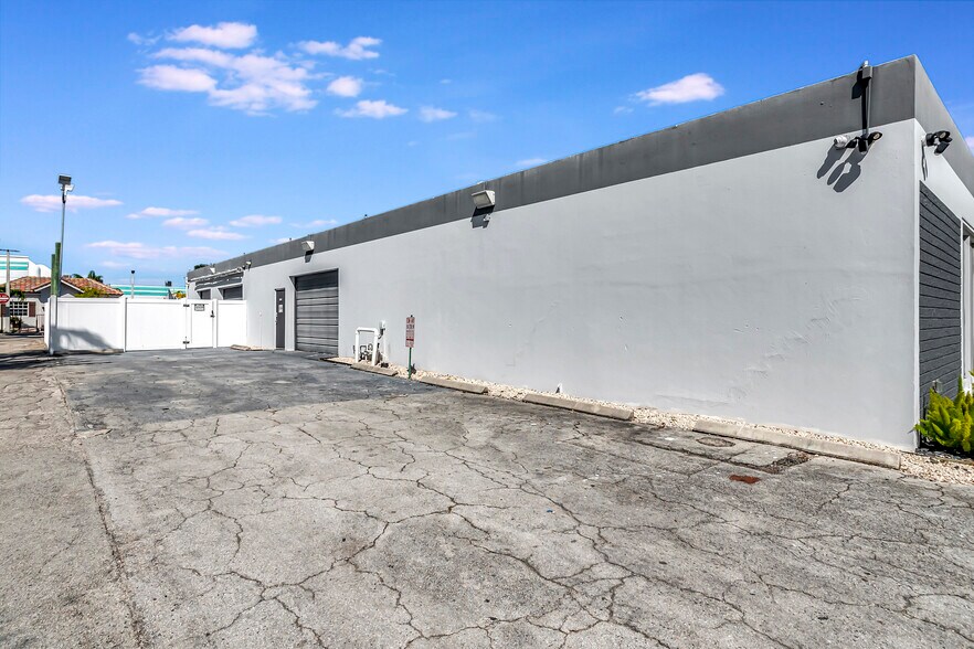 More Photos Of 705 Bond Way, Delray Beach Showroom For Sale