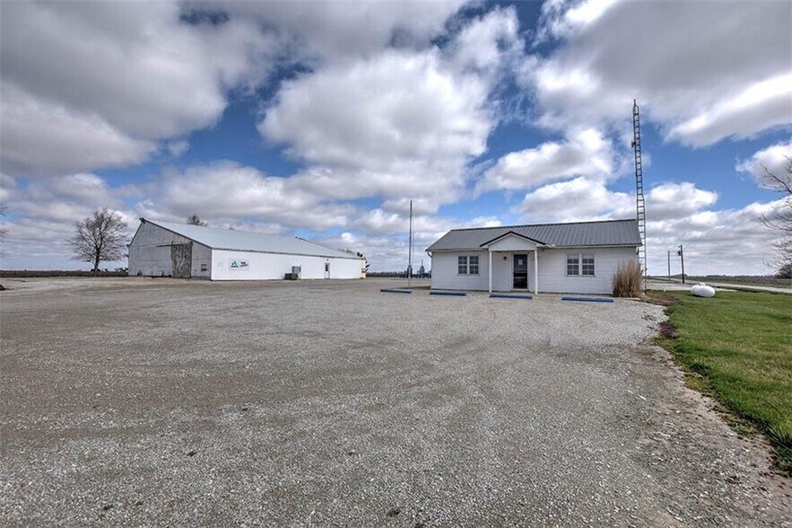 More Photos Of 1601 IL-128, Bethany Industrial For Sale