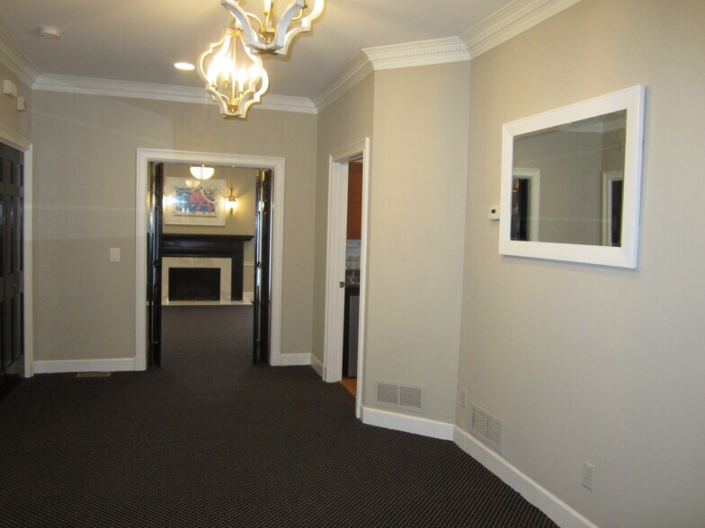 More Photos Of 452 E Paces Ferry Rd NE, Atlanta Office For Sale