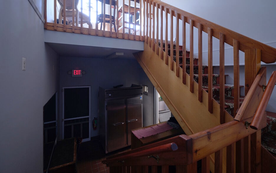 More Photos Of 2453 County Line, Line Lexington Freestanding For Sale