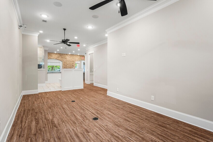 More Photos Of 102 S College St, Hamilton Flex For Sale