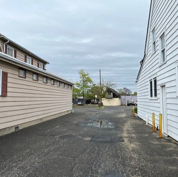 More Photos Of 8 Manor Rd, Smithtown Office For Sale