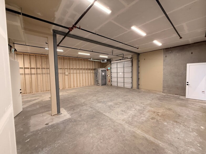 More Photos Of 6039 196 St, Surrey Showroom For Sale