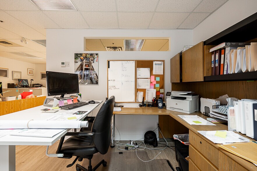 More Photos Of 2458 Haywood Av, West Vancouver Office Residential For Sale