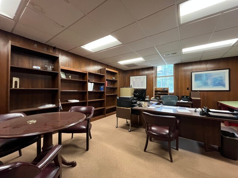 More Photos Of 6415 Lakeview Rd, Charlotte Unknown For Lease