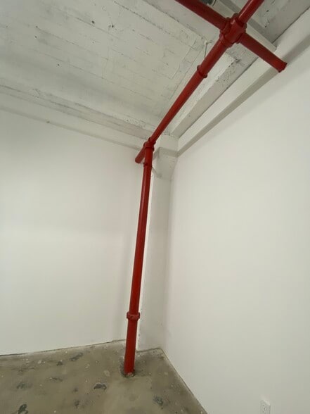 More Photos Of 901 E 31st St, Los Angeles Manufacturing For Lease