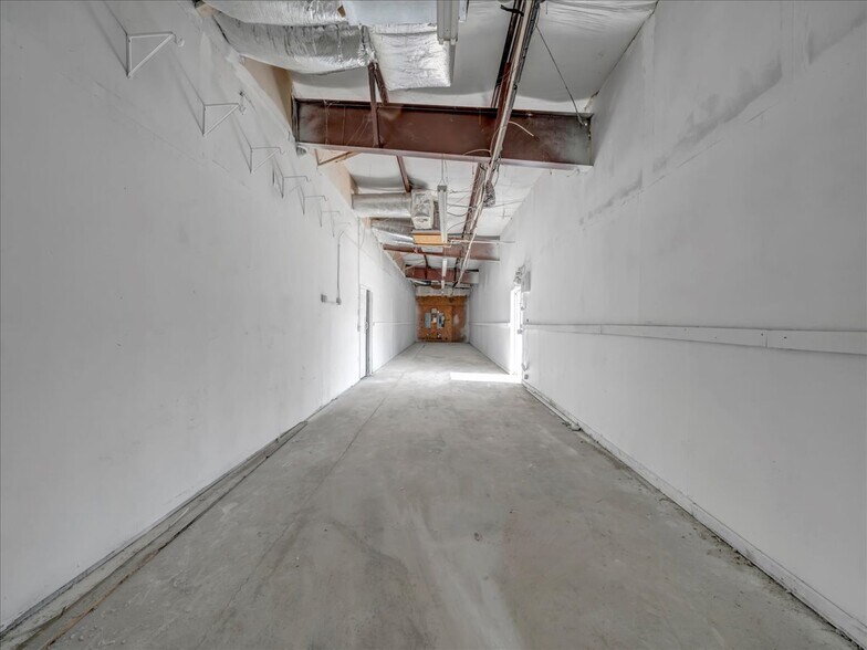 More Photos Of 19276 Hartford St, Edison Freestanding For Sale